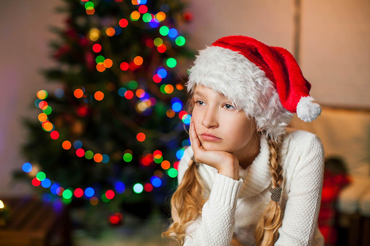 girl showing signs of depression